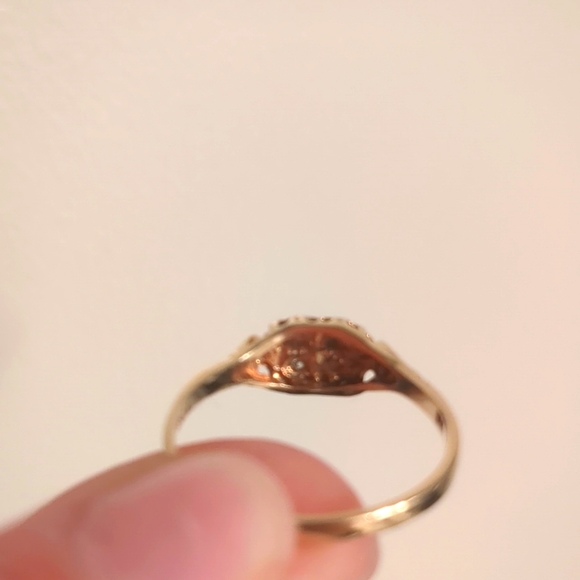 10kt yellow gold signet ring - Picture 3 of 5